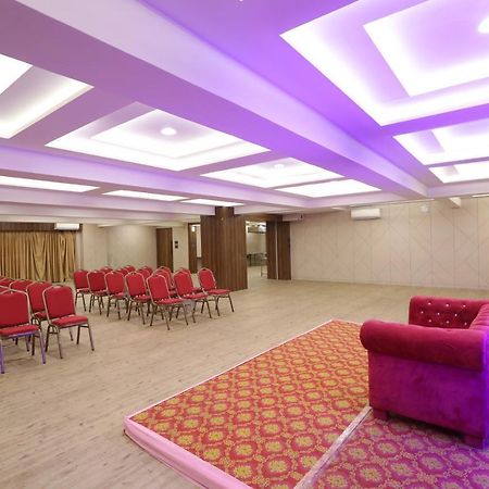Hotel Privya Rooms And Banquet Surat Dış mekan fotoğraf