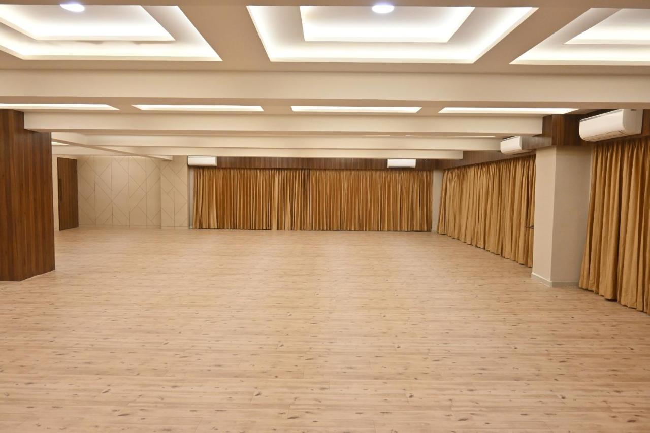 Hotel Privya Rooms And Banquet Surat Dış mekan fotoğraf