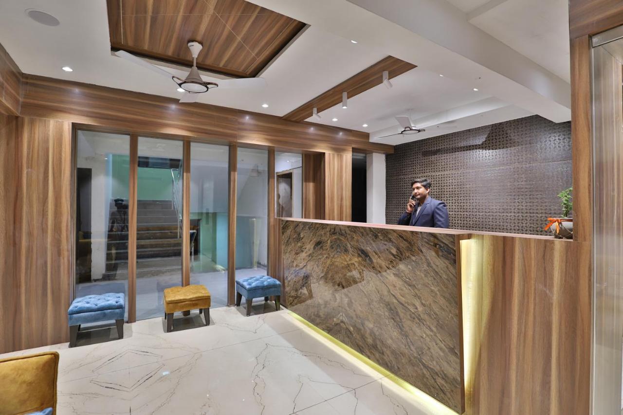 Hotel Privya Rooms And Banquet Surat Dış mekan fotoğraf