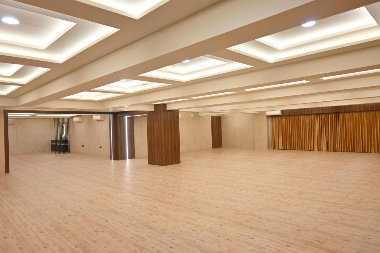 Hotel Privya Rooms And Banquet Surat Dış mekan fotoğraf