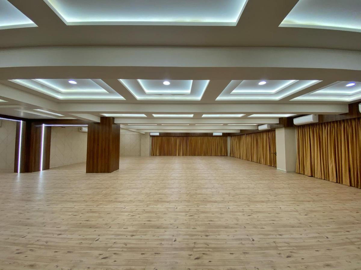 Hotel Privya Rooms And Banquet Surat Dış mekan fotoğraf