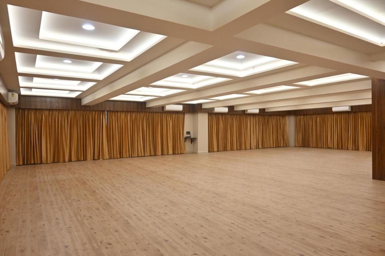 Hotel Privya Rooms And Banquet Surat Dış mekan fotoğraf