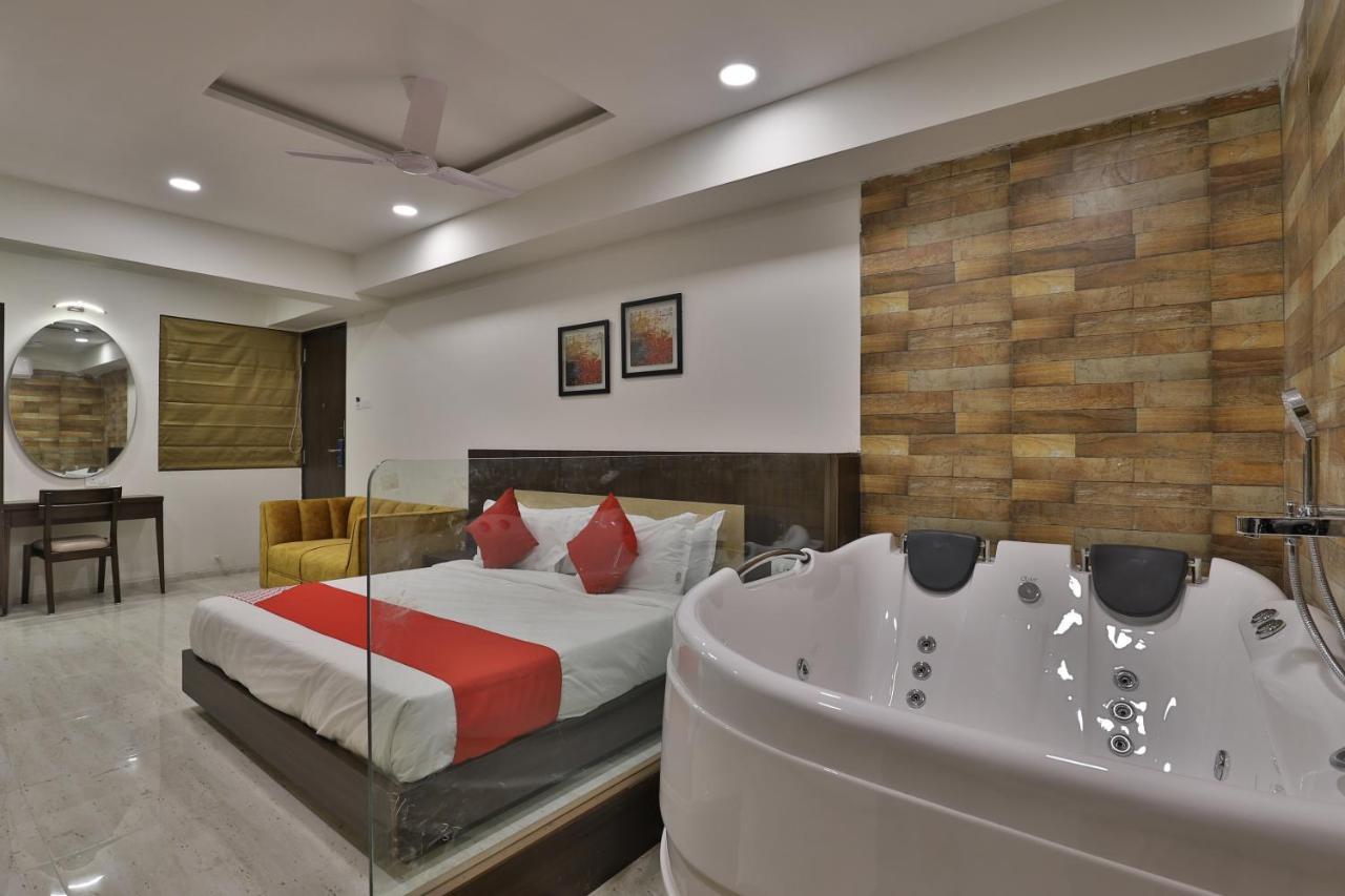 Hotel Privya Rooms And Banquet Surat Dış mekan fotoğraf
