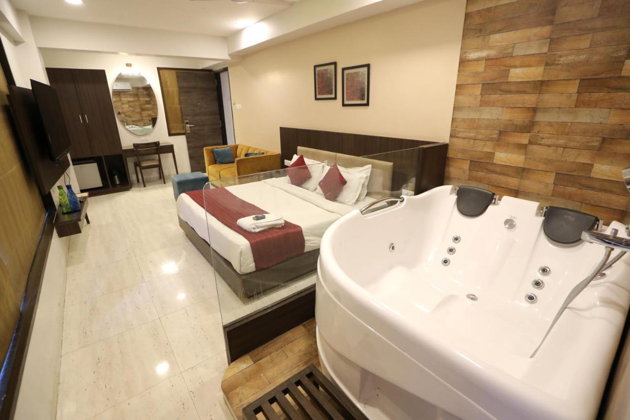 Hotel Privya Rooms And Banquet Surat Dış mekan fotoğraf
