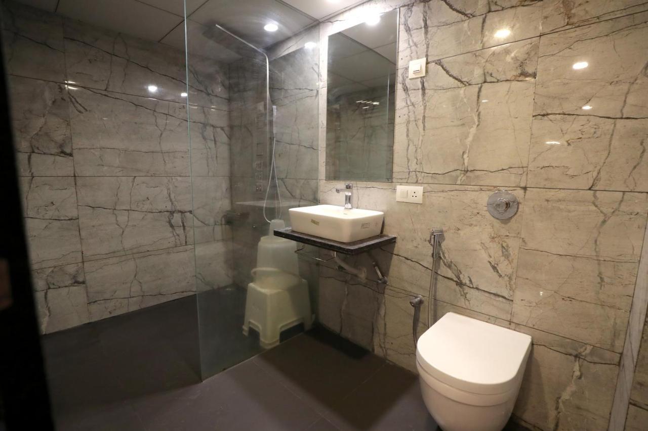 Hotel Privya Rooms And Banquet Surat Dış mekan fotoğraf