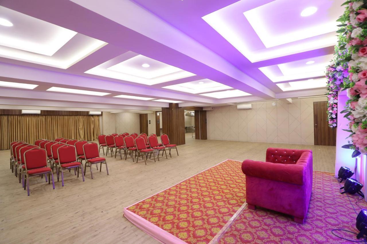 Hotel Privya Rooms And Banquet Surat Dış mekan fotoğraf