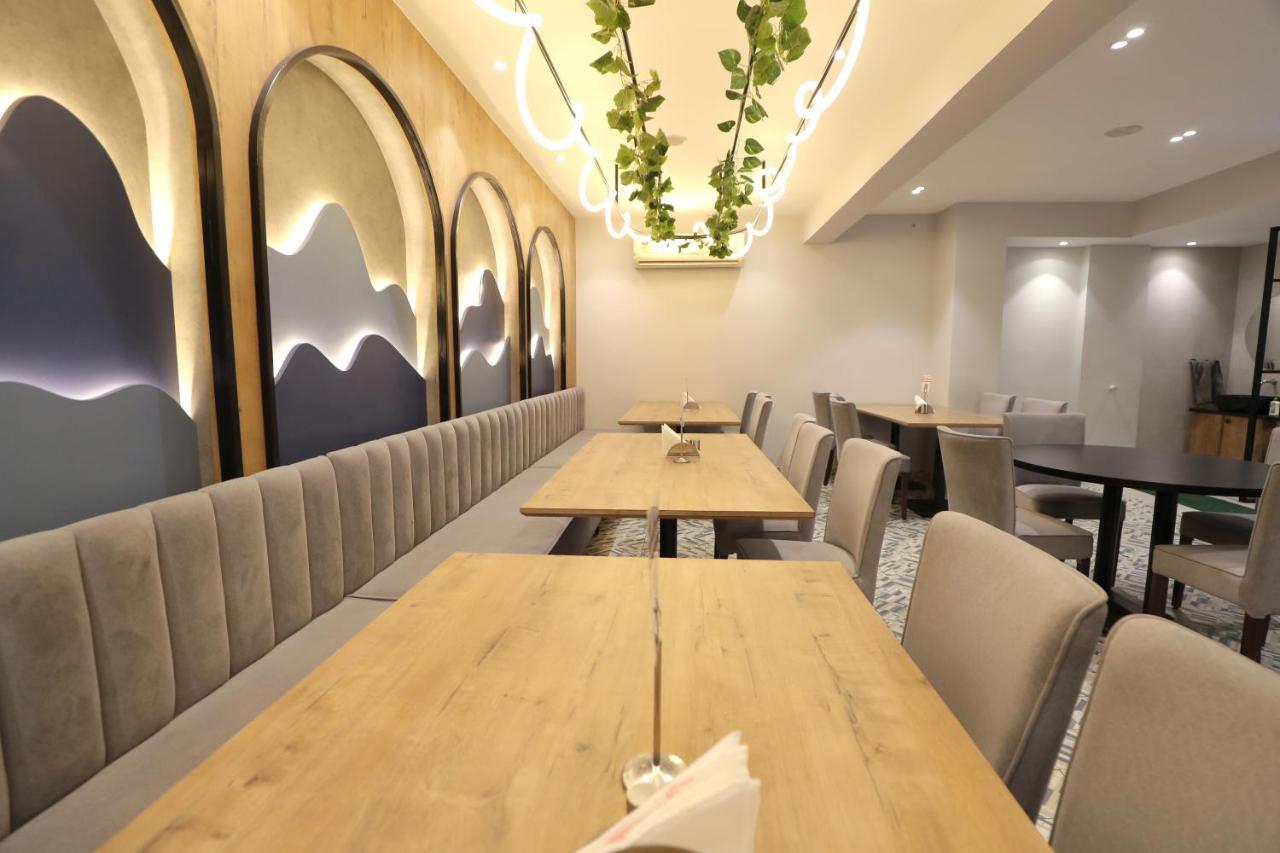 Hotel Privya Rooms And Banquet Surat Dış mekan fotoğraf