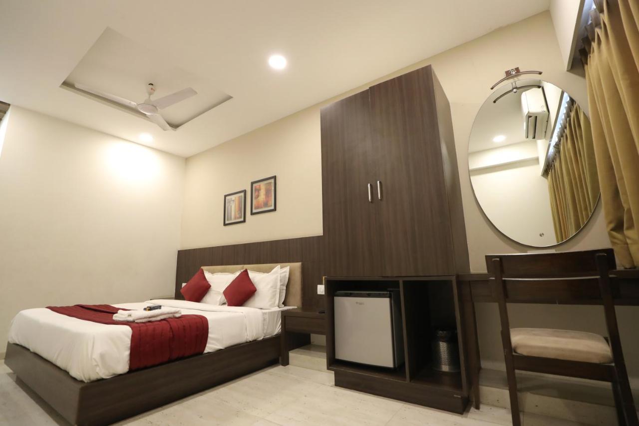Hotel Privya Rooms And Banquet Surat Dış mekan fotoğraf