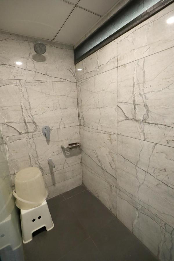 Hotel Privya Rooms And Banquet Surat Dış mekan fotoğraf