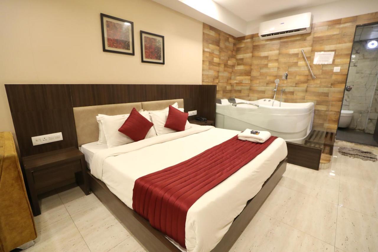 Hotel Privya Rooms And Banquet Surat Dış mekan fotoğraf