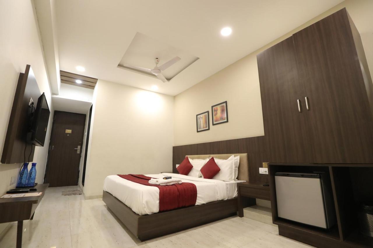 Hotel Privya Rooms And Banquet Surat Dış mekan fotoğraf