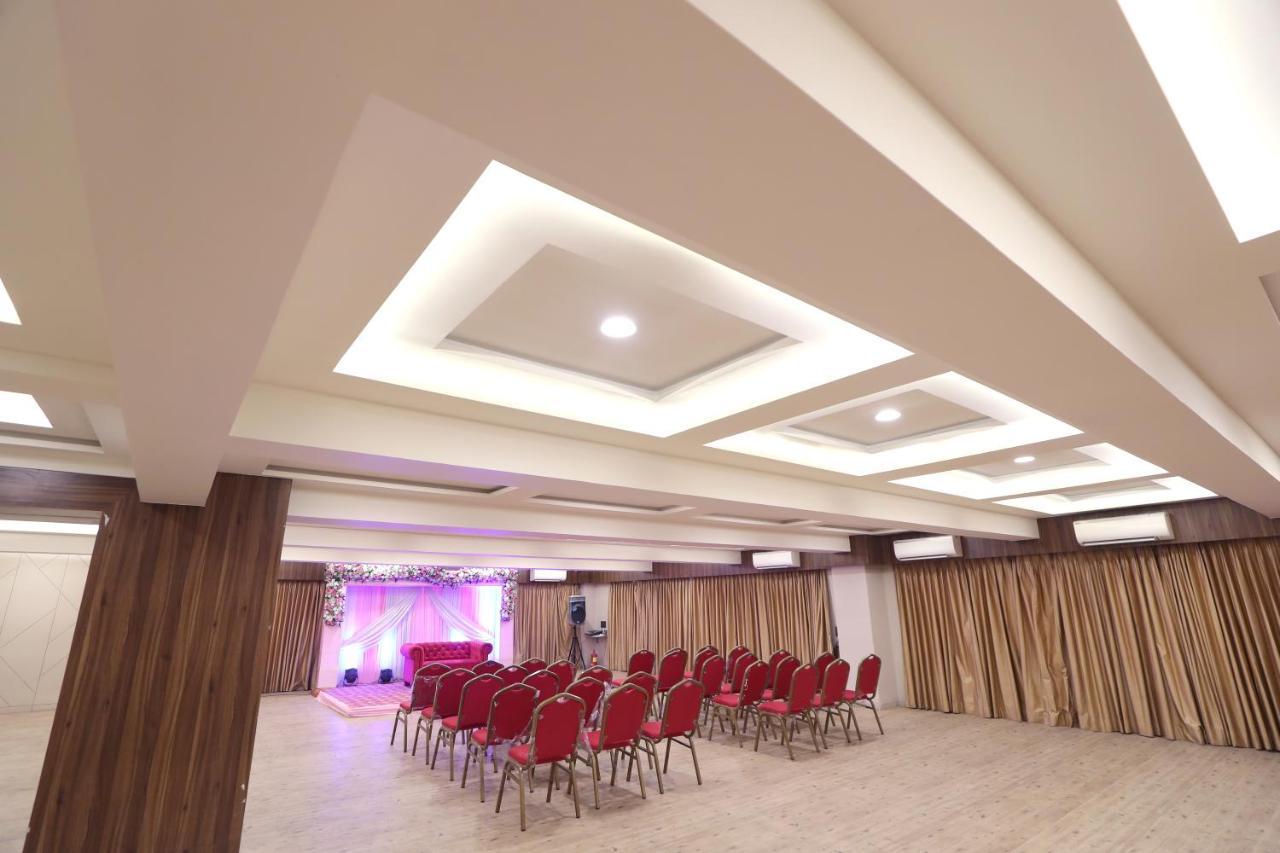 Hotel Privya Rooms And Banquet Surat Dış mekan fotoğraf